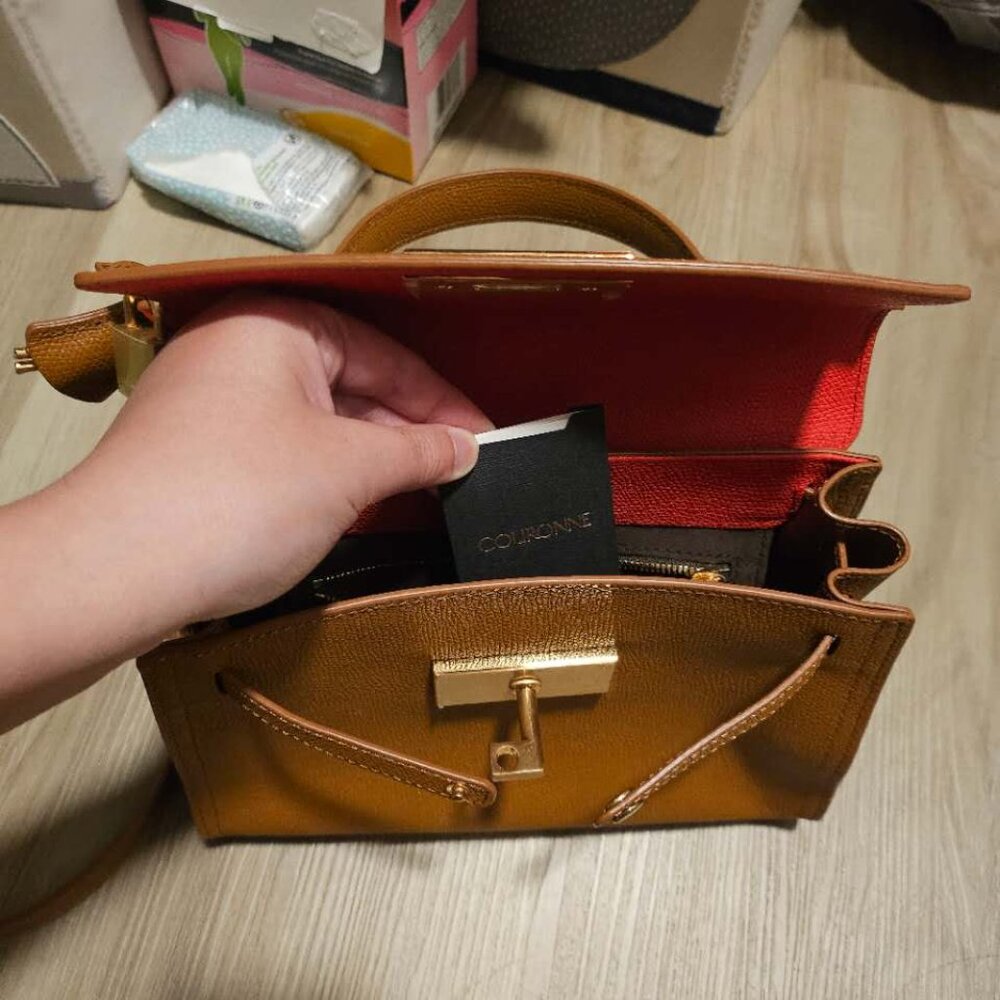 NWT COURONNE Stephanie Classic Brown Tote 24 Bag - Picture 11 of 11